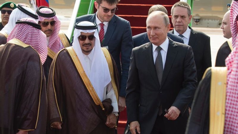 सुखोई-35 जेट, हवा में उड़ता किला... अमेरिकी गढ़ में शेर की तरह घुसे पुतिन, सऊदी प्रिंस ने किया स्वागत