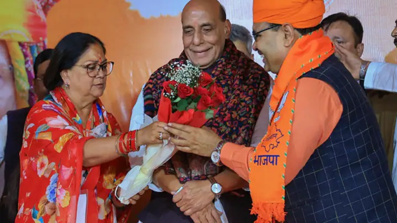 एक घंटे चली राजनाथ सिंह-वसुंधरा राजे की मीटिंग, लेकिन नहीं पता था पर्ची में लिखा नाम