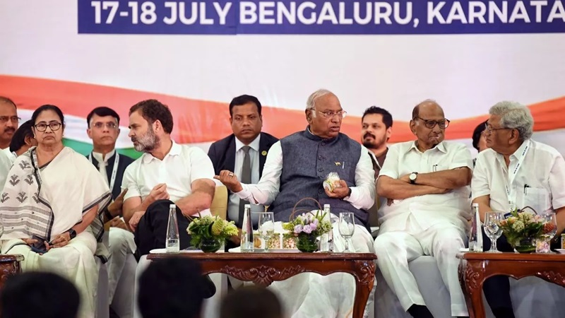 इंडी अलायंस में ‘समोसे’ पर ठनी...आपस में कोई बात नहीं बनी