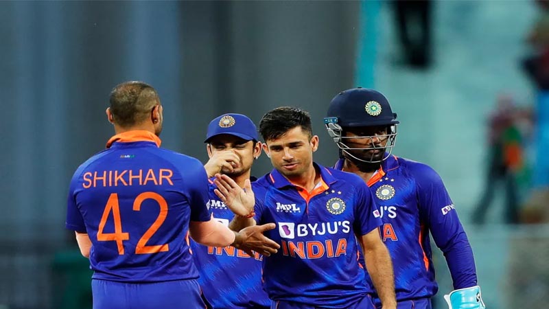 दक्षिण अफ्रीका के विरुद्ध श्रृंखला का दूसरा एक दिवसीय मैच भारत ने 7 विकेट से जीता, धवन ने पहले बल्लेबाजी चुनने के लिए महाराज को कहा थैंक्स