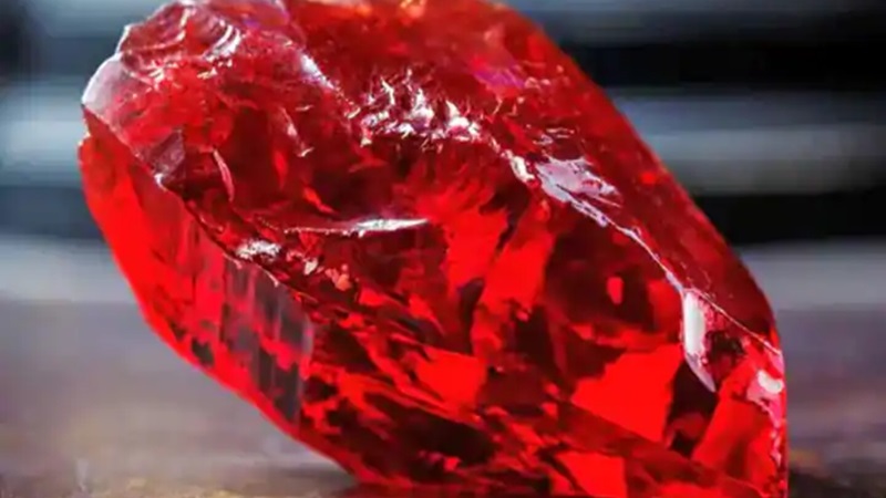 लोहे को सोने में बदल देने वाला पारस: इस चमत्कारिक पत्थर के किस्से हजार हैं