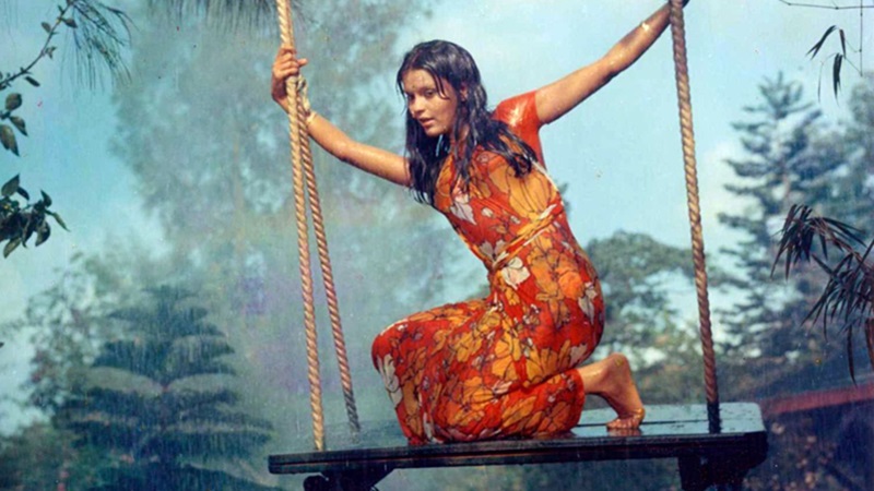 बाॅलीवुड का ‘काला सच’: 80 के दशक की हीरोइन का खुलासा, ‘मुझसे हर फिल्म में कराए जाते थे नहाने के सीन’