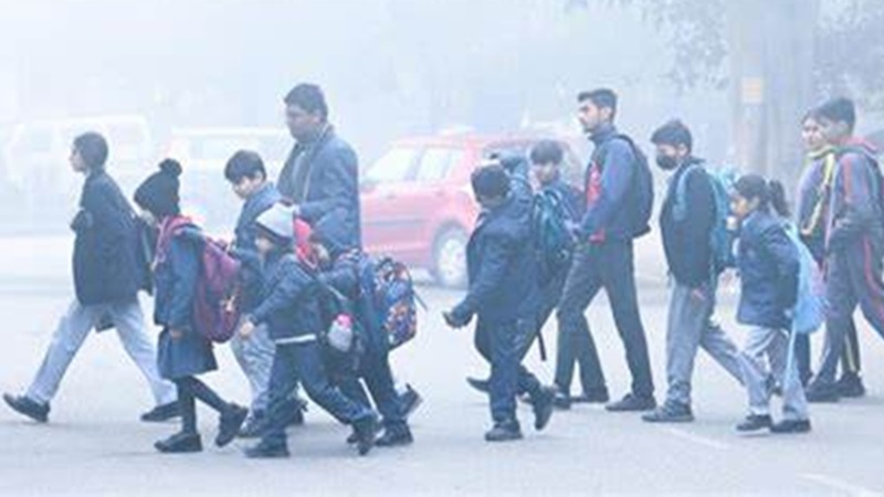 सर्दी के चलते 8वीं तक के सभी स्कूलों की भी छुट्टी बढ़ाई 