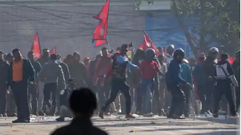 नेपाल में फिर क्यों उठ रही हिंदू राष्ट्र और राजशाही की मांग, मुश्किल में फंसेगा चीन ! 