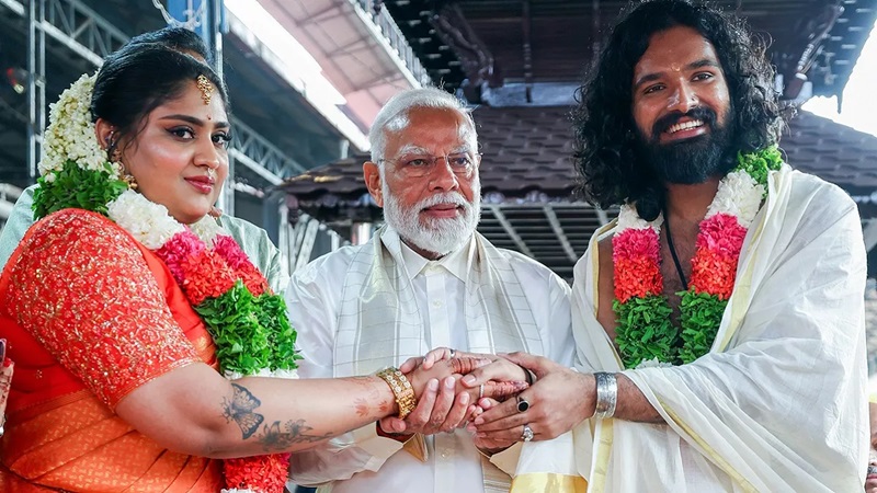 वर-वधू को पहले जयमाला, फिर दिया आशीर्वाद... सुपरस्टार की बेटी की शादी में पीएम मोदी ने किया सबको कायल
