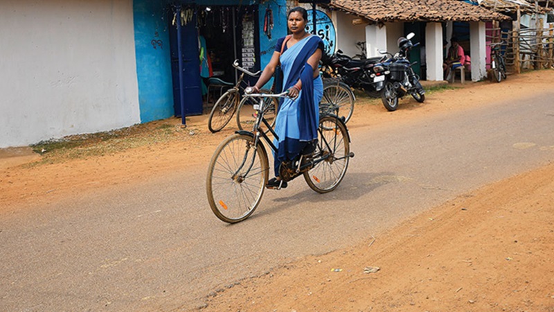 अरबपतियों की फोर्ब्स लिस्ट में 5 हजार कमाने वाली वर्कर का नाम ! कहानी में हैं गजब ट्विस्ट