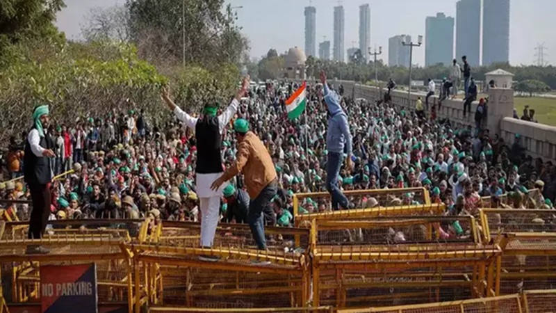 किसान आंदोलन 2.0: 12 जिलों में धारा 144, 7 में इंटरनेट बंद, पंजाब-हरियाणा बॉर्डर पर ऐसे हालात