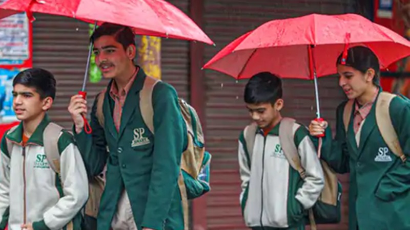 जम्मू-कश्मीर में स्नो फॉल, गुलमर्ग में -1 डिग्री तापमान: तमिलनाडु में भारी बारिश, 5 जिलों में स्कूल बंद