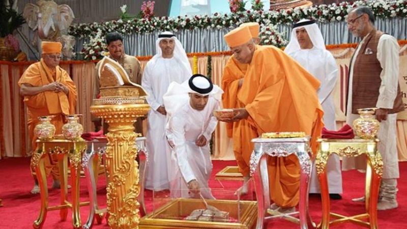 ये तो कयामत की निशानी है... यूएई में मंदिर पर जल उठे पाकिस्तानी लड़कियों के कलेजे