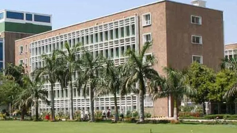 एम्स नौकरियां 2023: सीधी भर्ती के आधार पर कई ग्रुप बी, सी रिक्तियों की पेशकश; देखें विवरण 