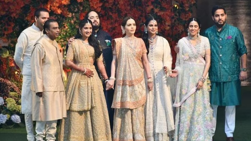 अंबानी परिवार ने अनंत अंबानी और राधिका मर्चेंट की रिंग सेरेमनी में जम कर लगाए ठुमके  