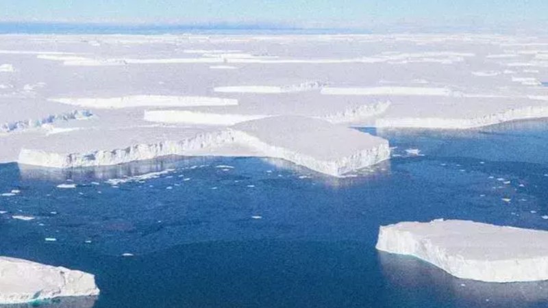 अंटार्कटिका में अर्जेंटीना के बराबर  बर्फ का क्षेत्र गायब, 45 साल के बाद इस साल नहीं जमी पिघली बर्फ