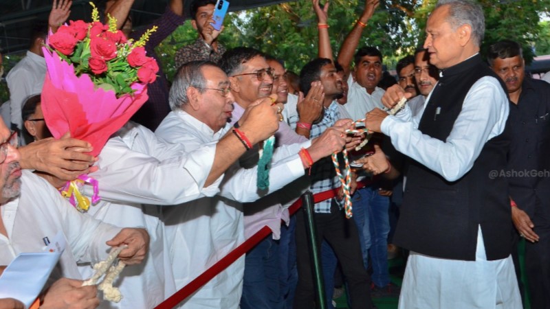 आचार संहिता से पहले गहलोत का मास्टर स्ट्रोक, मालपुरा, सुजानगढ़ और कुचामन सिटी समेत अब 53 जिलों का राजस्थान !