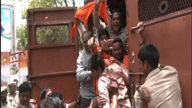 Bajrang Dal : बजरंग दल बैन की कांग्रेस की घोषणा को लेकर सियासत गर्म, आतंकी संगठन PFI से तुलना गुज़र रही है नागवार