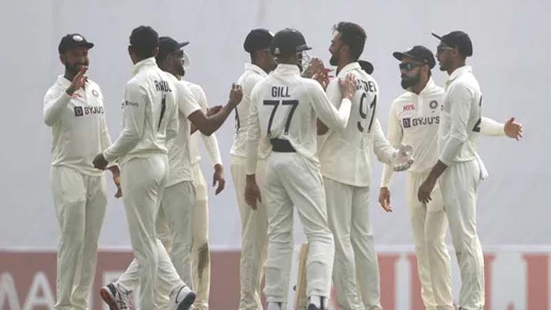 4-4 विकेट लेकर उमेश यादव और आश्विन ने तोड़ी कमर बांग्लादेश की, 227 पर सिमटी बांग्लादेश, भारत ने बिना विकेट खोये बनाये 19 रन