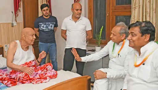 सरकार बचाने से लेकर गिराने के माहिर