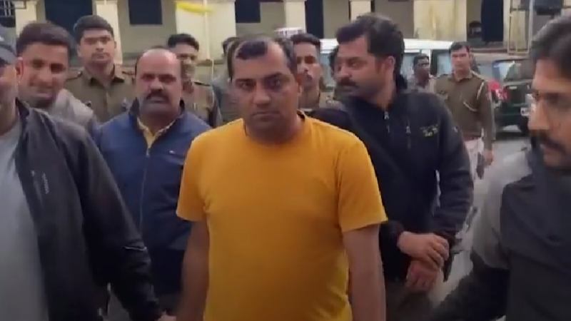 Rajasthan Paper Leak News : राजस्थान शिक्षक भर्ती सेकंड ग्रेड पेपर लीक मामले का मुख्य आरोपी भूपेंद्र सारण को बेंगलुरु एयरपोर्ट से गिरफ्तार