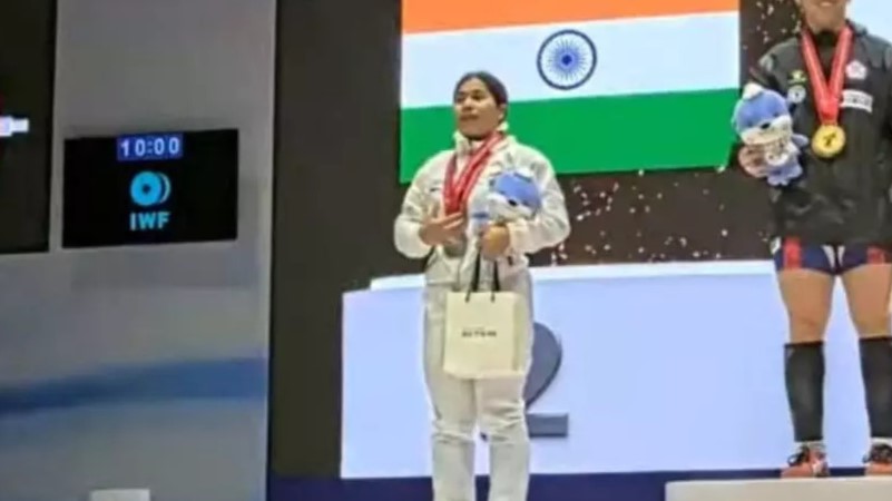 बिंदयारानी देवी ने एशियाई चैंपियनशिप में रजत पदक जीता,मीराबाई चानू ने ऑपरेशन के बाद छठे स्थान के साथ की वापसी