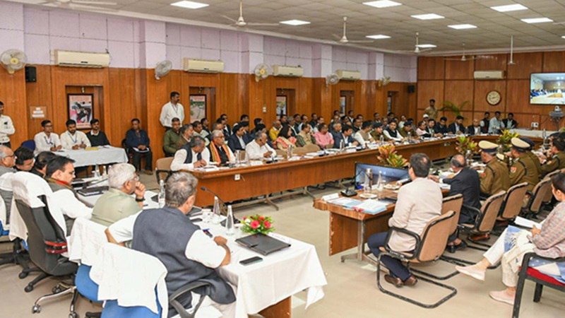 भजनलाल सरकार ने हिलाए ब्यूरोक्रेसी के पाये...गहलोत के खास अफसर जयपुर से दूर