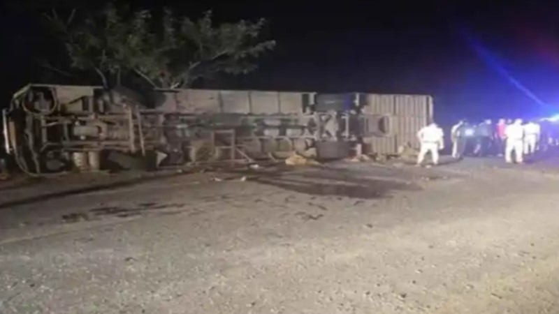 राजस्थान आ रही वाॅल्वो बस हिसार में हाईवे पर पलटी, 35 यात्री घायल