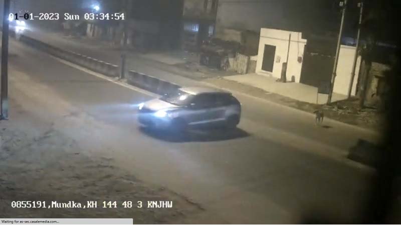 हद है...! कुत्ते को दिख गई थी घिसटती लड़की...पुलिस को नहीं लगी भनक