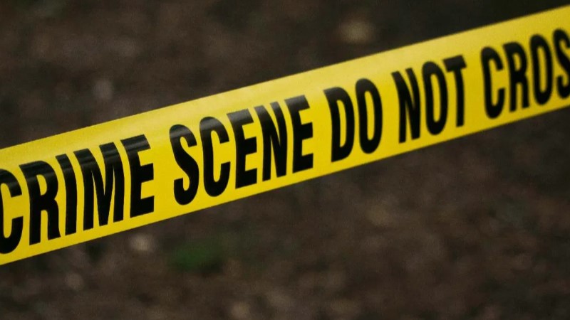 अपने ही बच्चों के सामने पति अपनी बीवी की निर्मम हत्या कर हुआ फरार 