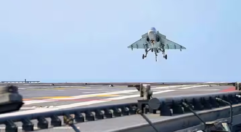 इंडियन नेवी को मिलेंगे 100 स्वदेशी डेक बेस्ड फाइटर... 2026 में पहली उड़ान, आखिर क्यों हैं इतने खास