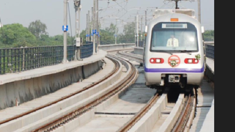 हर व्यक्ति को दो शराब की सीलबंद बोतलें लेकर यात्रा की होगी अनुमति : दिल्ली मेट्रो ने किया एलान