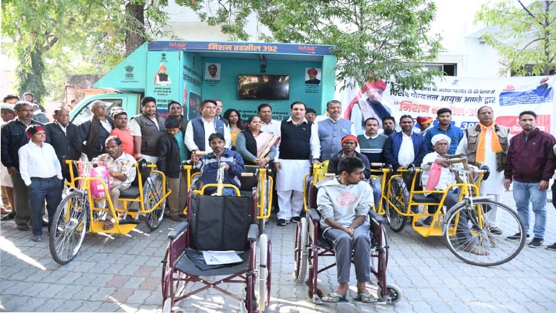 ट्राई साइकिल,रोडवेज पास और उपकरण पाकर तैर गयी दिव्यांगों के चेहरों पे मुस्कान ,मिशन तहसील-392 राहत लेकर आए विशेष योग्यजन आयुक्त
