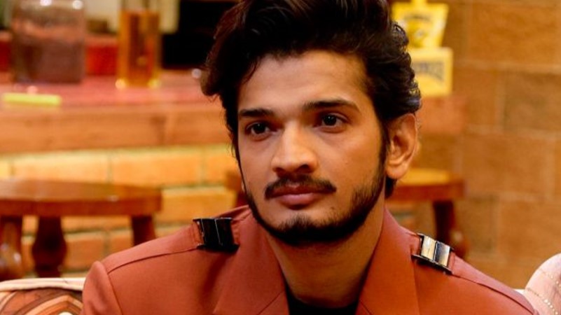 मुंबई के हुक्का बार में पुलिस ने मारा छापा, पकड़े गए मुनव्वर फारुकी 