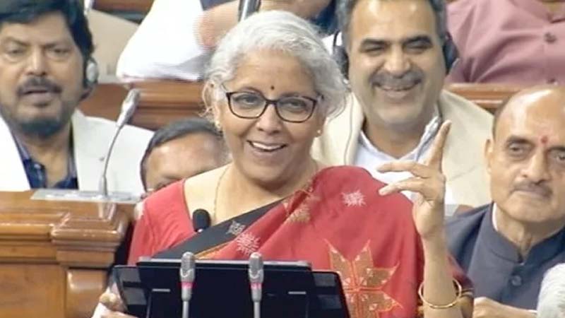 वित्तमंत्री निर्मला सीतारमण की जब फिसली ज़ुबां और सदन में तैर गयी हंसी, लगे ठहाके.. खुद वित्तमंत्री भी नहीं रोक पायीं अपनी हंसी