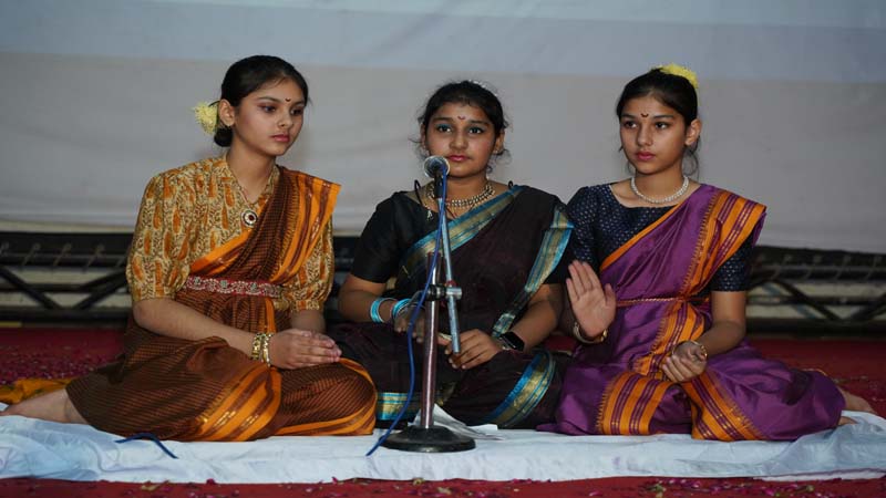 माथुर चतुर्वेदी समाज के कलाकारों ने होली गायन और नृत्य प्रस्तुतियों से समां बांधा..!