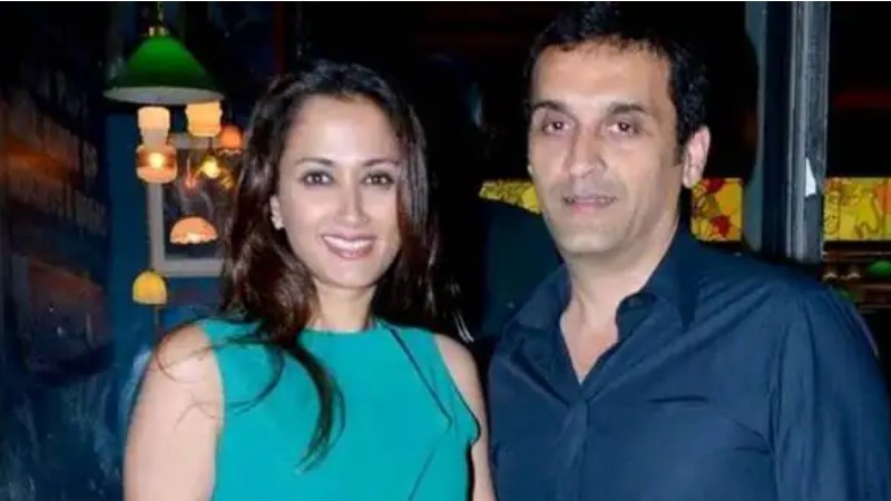 बाल-बाल बचीं 'स्वदेश' अभिनेत्री गायत्री जोशी, इटली में कई कारों की टक्कर में एक कार में थीं पति संग सवार