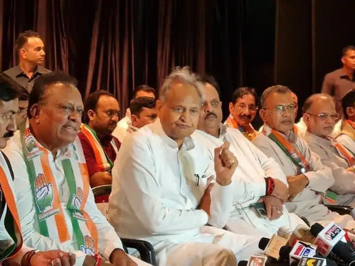 गुजरात चुनाव में कांग्रेस का भाजपा से सीधा मुकाबला, आप कहीं नहीः गहलोत