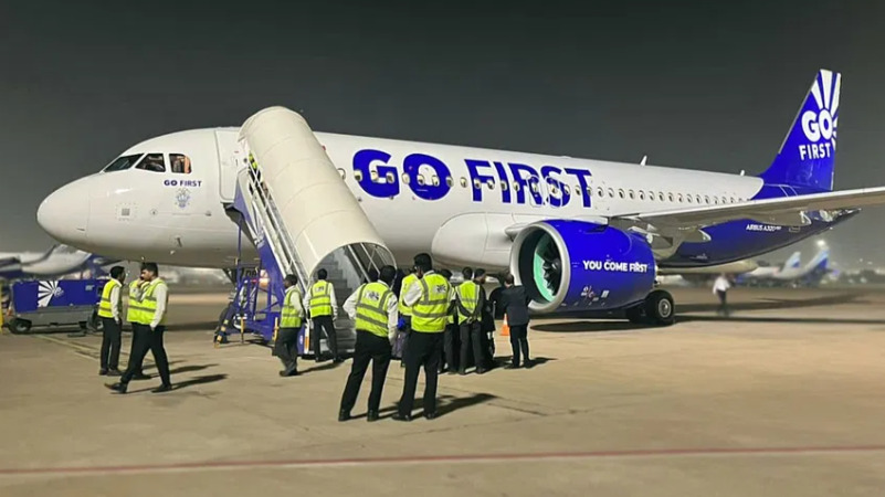 गो फर्स्ट  के फ्लाइट कैंसिल से DGCA नाराज, जारी किया कारण बताओ नोटिस, सिंधिया बोले दुर्भाग्यपूर्ण