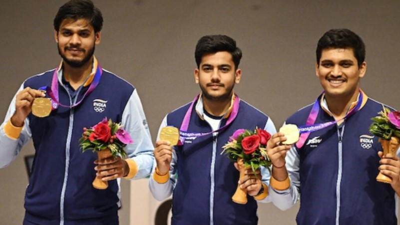 एशियाई खेल 2023:  विश्व रिकॉर्ड के साथ भारत के लिए पहला स्वर्ण पदक ! 10 मीटर एयर राइफल टीम स्पर्धा भारतीय निशानेबाजों का कमाल 