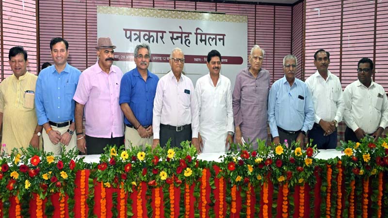 डॉ गोपाल शर्मा आप आगे बढ़ो, पूरा पत्रकार समाज आपके साथ है..!