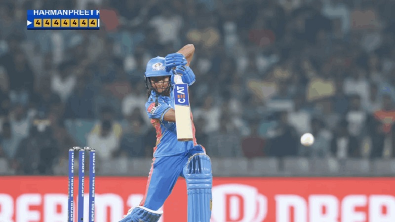 4,4,4,4,4,4,4...चौके पर चौकाः क्रिस गेल अंदाज में हरमनप्रीत कौर डब्ल्यूपीएल के शुरुआती मैच में लगातार ठोक डाले सात चौके..!
