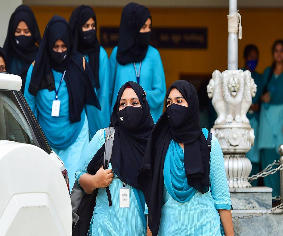 हिजाब विवाद : हम कुरान की व्याख्या नहीं कर सकते