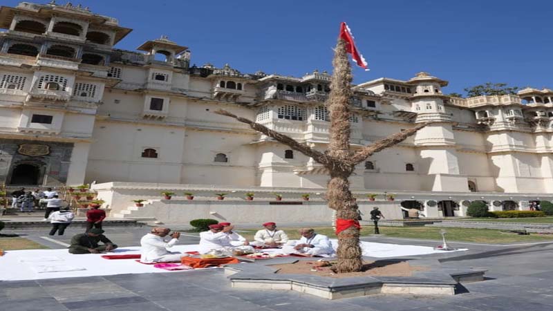 Magh Purnima : माघ पूर्णिमा पर पारंपरिक तौर पूजन-अर्चन के साथ पर होली का डांडा रोपा गया, दहन से पूर्व निकाला जाएगा