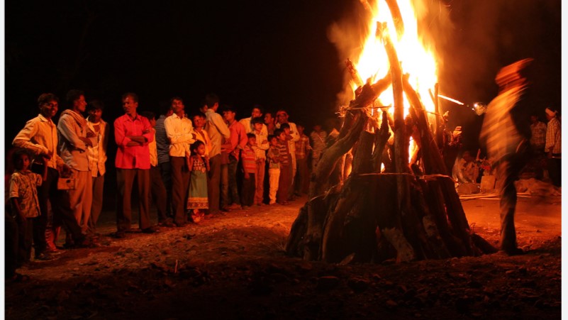 होलिका दहन पर पूरे दिन रहेगा भद्रा का अशुभ साया, सिर्फ इतने समय में करना होगा होलिका दहन/पूजन 