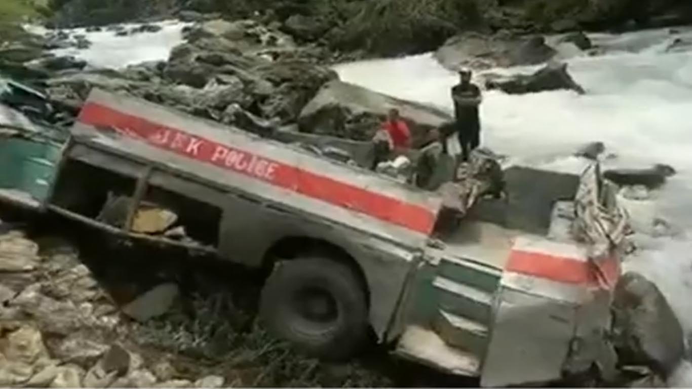 आईटीबीपी की बस पहलगाम के निकट खाई में गिरी, सात जवानों की मौत व अन्य 30 घायल