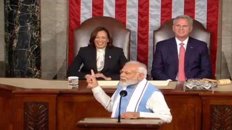 पीएम मोदी ने यूएस संसद को संबोधन के दौरान कमला हैरिस को कहा कुछ ऐसा कि वो भी मुस्कुरा दीं