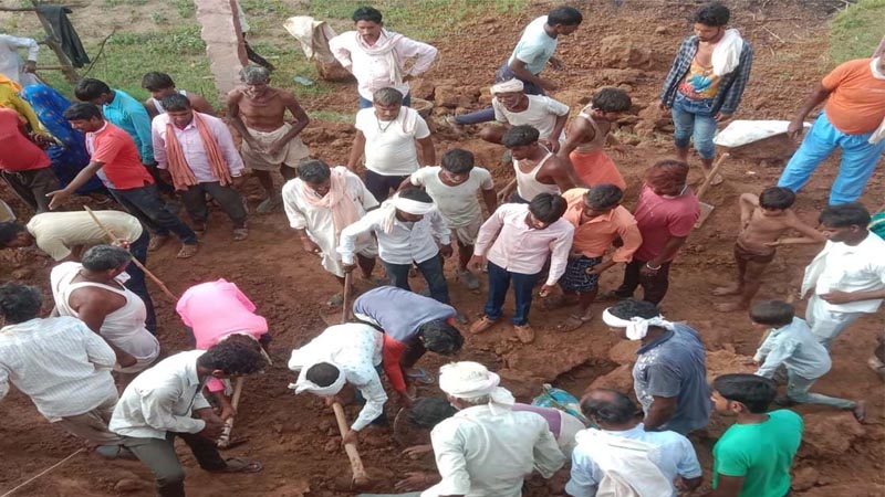 करौली में मिट्टी का टीला ढहने से तीन बच्चियों सहित समेत 6 की मौत, तीन घायल