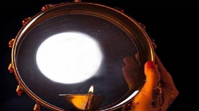 Happy Karwa Chauth : करवा चौथ व्रत आज कर रही है सुहागिनें, जानिए दिल्ली,मुंबई ,जयपुर समेत 20 शहरों में चांद निकलने का समय