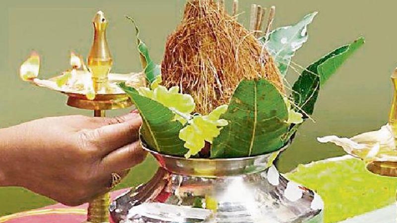 अपनी कुल देवियों या कुल देवताओं का पूजन कीजिये और जीवन में सफलताएं अर्जित करें