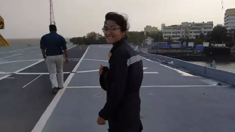 हजारों टन के वॉरशिप को बैलेंस करती है और बाइकिंग का भी रखती है पैशन..ऐसी शख्सियत है इंडियन नेवी की डॉक मास्टर लहर सिंघल..!