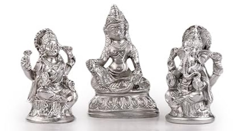 आज दीपावली पूजन के बाद ना भूलें इन तीनो देवों की आरती करना