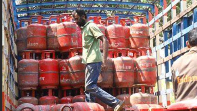 कमर्शियल एलपीजी सिलेंडर 100 रुपये सस्ता ,अब इतने दाम में मिलेगा सिलेंडर