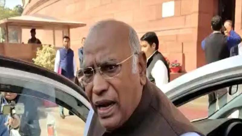 2019 से अब तक नियम बदलाव से नहीं थी परेशानी.. पर राहुल को बंगला खाली करने का नोटिस मिलते ही तिलमिला उठे मल्लिकार्जुन खड़गे..!